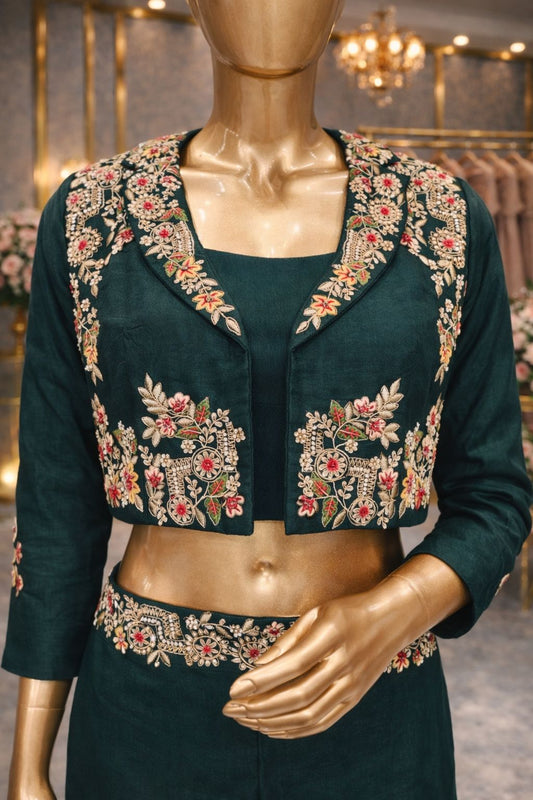 Grace meets glamour in this beautifully embroidered green Indo-Western co-ord set with resham and zardozi detailing.